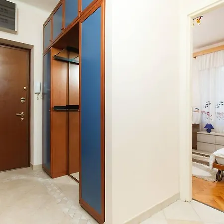 Apartment Ruzmarin Split